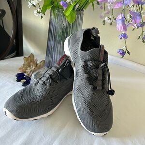 Light and Breathable Men's Gray Sneakers